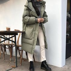 March Outfits Dressy, Olive Parka Outfit, Olive Green Puffer Jacket Outfit, Long Puffer Coat Outfit, Green Puffer Jacket Outfit, Beige Jacket Outfit, Olive Parka