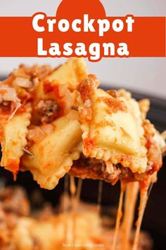 🍝 This Lazy Day Lasagna is your new weeknight dinner BFF! With frozen ravioli, ground beef, and a rich pasta sauce, just layer it in the crockpot and let it cook to perfection. So simple, so cheesy! 🧀