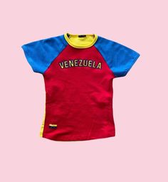 ✨Venezuela crop top ✨y2k football/soccer tee ✨Cute bright coloured crop top ✨Perfect for summer ✨South America aesthetic 🇻🇪     ✨See sizing guide for measurements  ✨Feel free to message me with any questions 😊 Venezuela Aesthetic, America Aesthetic, Baby Tees 90s, Crop Top Y2k, Y2k Crop Top, Sock Outfits, Baby Tees Y2k, Colorful Crop Tops, Y2k Baby Tee