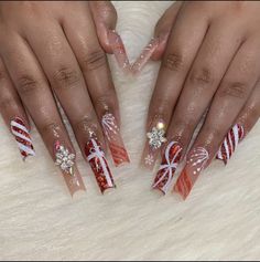 Peppermint Acrylic Nails, Christmas Nails Gems Rhinestones, Red Christmas Nails With Rhinestones, Christmas Nails With Charms, Christmas Nails With Gems, Christmas Bling Nails, Glam Christmas Nails, Red Glam Nails, Christmas Baddie Nails