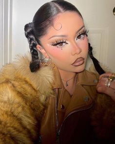 Bratz Doll Makeup, Bold Eyeliner, Bold Makeup Looks, Alternative Makeup, Eyeliner Makeup, Doll Makeup, Makeup Quotes, Bold Makeup, Creative Eye Makeup