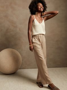 Expertly cut from a blend of linen, cotton and lightweight TENCEL™ lyocell, this wide-leg pant strikes a perfect balance of luxury and ease.  An elastic waist and deep pockets will have you reaching for them over and over again, especially when tem Khaki Linen Pants Outfit, Wide Leg Linen Pants Outfit, Linen Pants Outfits, Free Spirit Outfit, Flowy Summer Pants, Flowy Pants Outfit, White Linen Pants Outfit, Khaki Linen Pants, Linen Pants Outfit