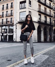 Pinterest: •Linell• Trendy Outfits Inspiration, Latest Summer Fashion, Street Style Photography, Black Women Fashion, Winter Mode, Plaid Pants, Outfits Casuales