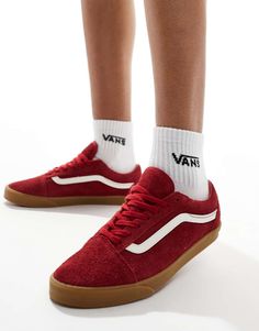 Shoes by Vans Sneaking into your wardrobe Low-profile design Lace-up fastening Padded cuff Signature Vans branding Old Skool stripe on sides 'Off The Wall' heel tab Reinforced toe caps Gum sole Signature waffle tread City Break Outfit, Sole Sneakers, Profile Design, Old Skool, Vans Old Skool, Red Fashion, Asos, Lace Up, Branding