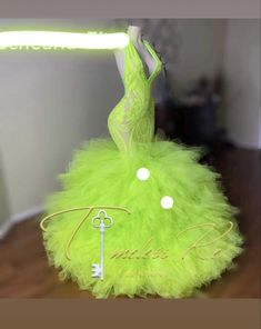 Green Dresses Black Women, Neon Green Prom Dress, Inspiration For Black Women, Lime Green Prom Dresses, Pretty Homecoming Dresses, Girl Prom, Orange Prom Dresses, Dresses Hoco, Prom Inspiration