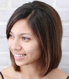 Collarbone Brunette Bob Haircut Fine Hair Round Face, Lob Haircut Fine Hair, Collarbone Hair, Medium Lob, Haircut Fine Hair, Fine Hair Round Face, Graduated Bob Hairstyles