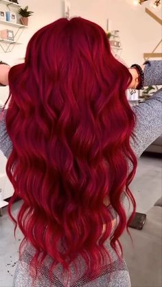 Bright Red Hair Dye, Dye Hairstyles, Fire Red Hair, Pelo Color Vino, Blood Red Hair, Vibrant Red Hair, Red Balayage Hair, Wine Hair Color, Red Hair Looks