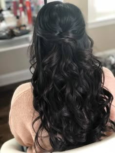 Medium Hair Brown, Wedding Hair Long Hair, Brown Wedding Hair, Wedding Hair Long, Quince Hair, Hairstyles With Curls, Curled Hairstyles For Medium Hair, Long Bridal Hair, Hair Wedding Styles