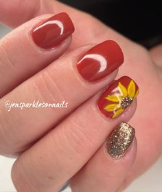 Short gel nail enhancements with a sunflower accent and glitter nail. Sunflower Nails Design, Nail Enhancements, Sunflower Nails, Gel Polish Manicure, Work Nails, Glitter Nail, Nail Polish Designs