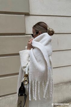 Miracle Fuzzy Scarf This product has been hand-picked by Storets' stylists. White Scarf Outfit, Winter Mode Outfits, Fuzzy Scarf, Skandinavian Fashion, Scarf Outfit, Chunky Scarves, Cold Outfits, Mode Casual, Mode Inspo