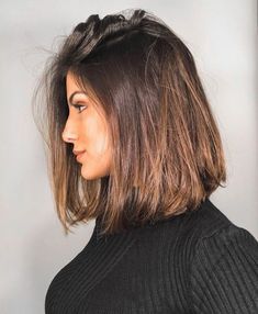 Cabelos curtos com luzes: 75 ideias para um visual cheio de atitude Balayage Medium, Middle Length Hair, Short Balayage, Medium Length Hair Straight, Long Bobs, Long Bob Haircuts, Lob Haircut, Super Hair, Medium Hairstyles