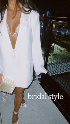 Elegantes Party Outfit, Bachelorette Vibes, Bridal Outfit Ideas, White Outfit Ideas, Bachelorette Inspo, Bach Weekend, Wedding Wardrobe, Bachelorette Party Weekend, Bridal Bachelorette Party