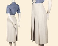 "Here's our maritime highlight for sunny days! The timeless linen skirt with a high waist reveals itself as secret pants with every larger step and emphasizes your female curves at its best. Five belt loops hold your favorite belt perfectly at the waist line, the flared leg in 3/4 length perfectly highlights your ankles and draws attention to delicate sandals, statement socks or classic derby shoes. The high quality blend linen fabric is easy to clean and gives this elegant pants an ideal look a Delicate Sandals, 40s Blouse, Pleated Culottes, Statement Socks, Elegant Pants, Elegant Pant, Womens Trousers, Linen Skirt, Sand Beige