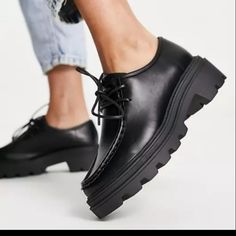 Lug Sole Lace Up Loafers Super Comfy...I Own A Pair Trending Womens Shoes, Black Flats Shoes, Asos Shoes, Walk This Way, Shoe Closet, Wardrobe Style, Dream Shoes, Lace Up Flat, Black Flats