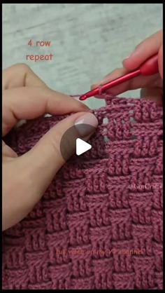 two hands crocheting together to make a knitted blanket with the words 4 row repeat on it