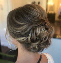 Curly Updo For Medium Hair Hairstyles For Medium Length Hair Tutorial, Medium Length Curls, Easy Updos For Medium Hair, Hair For Wedding, Wedding Hairstyles Medium Length, Curly Updo, Messy Updo