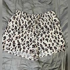 Never Worn New With Tags Great Condition Super Cute Summer White Printed Bottoms, White Printed Summer Bottoms, Printed White Shorts For Day Out, White Printed Beach Shorts, White Printed Shorts For Beach, White Printed Shorts For The Beach, White Printed Shorts For Day Out, White Printed Short Bottoms, White Printed Summer Shorts