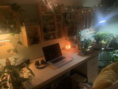 green witch room, occult-shelves, plants, soft lighting :) Dark Desk, Desk Inspo, Bedroom Desk, Pinterest Room Decor, Aesthetic Rooms, Vintage Desk, Dark Room, Desk Setup, Awesome Bedrooms