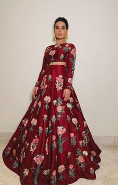 Iqra Aziz Dresses, Iqra Aziz, Lehenga Designs Simple, Pakistani Wedding Outfits, Red Lehenga, Indian Dresses Traditional, Indian Bridal Fashion, Designer Outfits, Pakistani Bridal Dresses