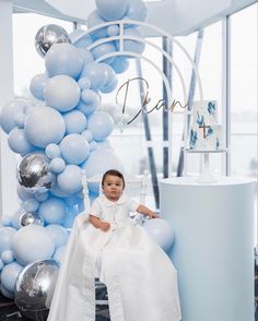 Christening Backdrop Girl, Wedding Ballons, Dedication Ideas, Baptism Themes, Boy Baby Shower Centerpieces, Christening Decorations, First Communion Decorations, Communion Decorations, Winter Wonderland Birthday