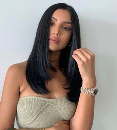 Short Later Hair, Mid Length Haircut Black Hair, Black Hair Asian Aesthetic, Haircut Ideas For Black Hair, Jet Black Hair Mid Length, Black Hair Haircut Medium, Hair In Layers Short, Mid Black Hair, Mid Length Hair Black