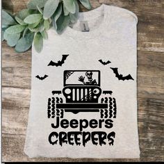 Cute Design ! Custom Made And Will Ship Within A Few Days! On Gildan Unisex Short Sleeve Check Out My Page For More Designs Cricut Crewneck Svg, Wrangler Cricut Shirts, Halloween Jeep Svg, Jeep Shirt Ideas, Cute Halloween Shirts, Jeep Hoodie, Link Halloween, Shirt Decals, Autumn Hair Accessories