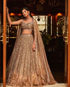 Golden Lehenga Brides, Rose Gold Lehenga, Sangeet Dresses, Sangeet Dress, Golden Bridal Lehenga, Tissue Dupatta, Sequins Lehenga