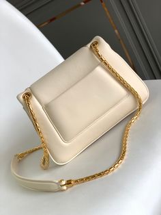 Size: Standard Size It comes with Dust box, Care manual, Tag, and Paper bag. Timeless Handbag, Global Style, Chic Handbags, Everyday Luxuries, Luxe Fashion, Bags Designer Fashion, Exclusive Bag, Beautiful Packaging, New Bag