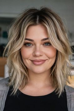 Plus Size Haircut Round Faces, Plus Size Haircut Double Chin With Bangs, Chubby Girl Hairstyles, Haircuts For Chubby Girls, Plus Size Hairstyles Medium, Haircuts For Growing Out Bangs, Medium Length Haircut For Chubby Face, Short Haircut For Chubby Face, Hair Styles For Chubby Faces