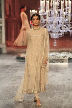 TARUN TAHILIANI COUTURE 2016 Chicken Kurta, Gorgeous Lehengas, Eastern Dresses, Chikankari Suits, Miroslava Duma, Indian Bridal Wear, Tarun Tahiliani, K Fashion