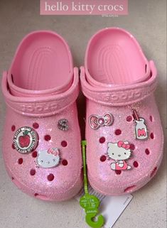 Crocs With Charms, Styling Crocs, Pink Sanrio, Hello Kitty Bedroom, Crocs Pink