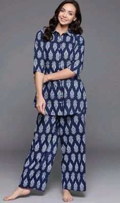 Cotton Night Suit, Cotton Suit Designs, Designer Dresses Elegant, Kurti Sleeves Design, Celebrity Style Guide, Pakistani Fashion Casual, Desi Fashion Casual, Pakistani Fancy Dresses