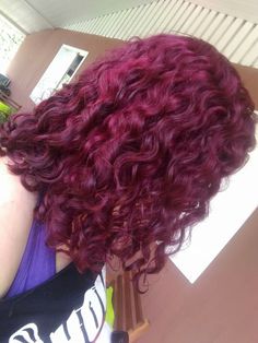 Magenta Curly Hair, Raspberry Curly Hair, Plum Curly Hair, Curly Magenta Hair, Curly Hair With Pink Highlights, Red Violet Curly Hair, Dark Pink Hair Curly, Dark Pink Curly Hair, Outfit Ideas Red Hair