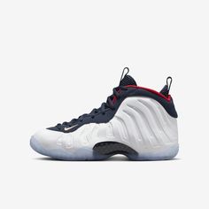 The Nike Little Posite One offers total comfort and support, with a durably molded upper, resilient foam cushioning and rubber on the bottom for traction. School Lifestyle, Yeezy Boots, Penny Hardaway, Sneakers For Kids, Kids Basketball, Nike Models, Dunks Nike, Foam Posites, Nike Kids