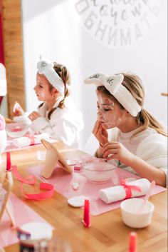 Spa Day Birthday Party Ideas For Teens, Spa Girls Birthday Party, Kids Makeup Party, Kids Spa Party Ideas, Spa Day For Kids