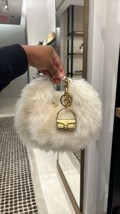 Island Outfit, Fur Bag, White Fur, Coach Gifts