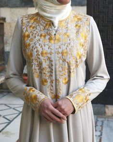 Gowns Hijab, African Embroidery Designs, Moslem Fashion, Abaya Hijab, Hijab Abaya, Hijabi Style, Party Dresses Online, Abaya Dress, Gold Embroidery