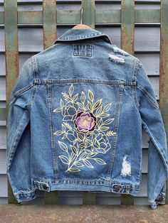 Up-cycled Forever 21 Jean jacket with vinyl floral design on the back with embroidery Floral Jean Jacket, Blue Girls Rooms, Jean Jacket Design, Embroidery Jeans Jacket, Clothes Upcycle, Jean Jacket Patches, Denim Embroidery, Forever 21 Jeans, Floral Jeans