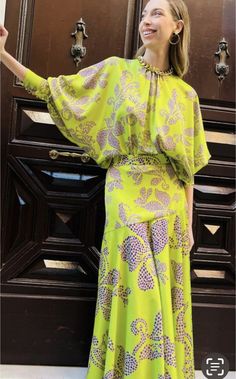 Maxi Design, Creative Cocktail, African Wear, African Attire, Unique Dresses, Classy Dress, African Dress, Blouse Styles, Western Wear