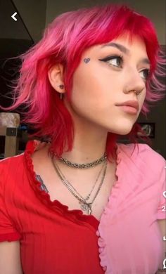 Pink Hair With Red Tips, Split Pink Hair, Half Pink Half Red Hair, Easy Short Haircuts For Thick Hair, Pink And Red Hair Dye, Pink Split Dyed Hair, Half Pink Half Purple Hair, Red And Pink Hair Color, Split Dye Mullet