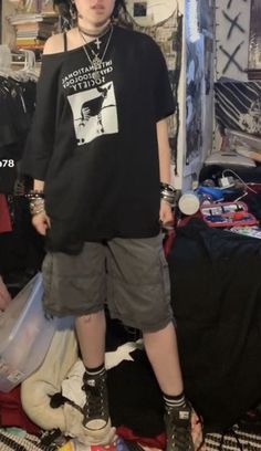 Punk Comfy Outfits, Messy Outfits Aesthetic, Alt Jorts Outfit, Punk Fits Male, Numetal Outfits, Metal Head Aesthetic, Dark Y2k Outfits, Goth Tomboy, Rustic Architecture