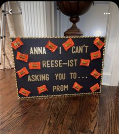 a sign that says, annna i can't reese - ist asking you to prom