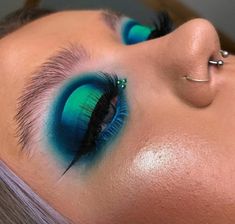 Teal Makeup Looks, Teal Eyeshadow Looks, Western Makeup Looks, Carnaval Makeup, Teal Makeup, Drag Make-up, Eye Makeup Styles