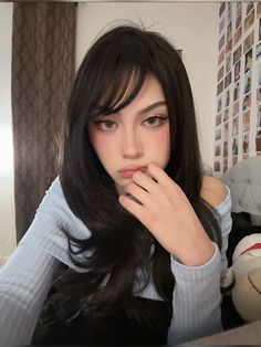 #hairstyles #butterflycut #selfies #selfieinspo #makeup #douyinmakeup #douyin #layeredhair #bangs #sidebangs Side Bangs For Round Face, Side Bangs Round Face, Japanese Side Bangs, Bang Styling, Lavender And Blonde Hair, Side Bang Haircuts, Side Part Bangs, 2024 Hair Trends For Women