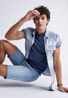 A relaxed-fit pair of denim shorts, the Straight Dean shorts feature five-pocket styling, zip fly, and an authentic worn wash for a laid-back look. They have slight stretch material for comfort and whiskering throughout. Casual Faded Straight Leg Shorts, Casual Faded Jean Shorts With Pockets, Casual Washed Straight Leg Jean Shorts, Faded Straight Leg Casual Jean Shorts, Casual Faded Straight Leg Jean Shorts, Casual Faded Short Length Jeans, Casual Short Length Faded Jeans, Casual Faded Washed Jean Shorts, Mens Denim Shorts