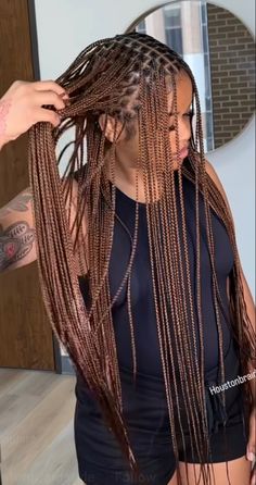 Knotless Box Braids Straight Ends, Highlighted Knotless Braids, Chocolate Brown Box Braids, Chocolate Brown Knotless Braids, Color 30 Braids On Dark Skin, Knotless Brown Braids, Mid Length Box Braids, Dark Brown Knotless Braids, Brown Cornrows Braids