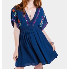 Breezy Embroidered Dress Blue Size Xsmall White Lace Party Dress, Off Shoulder Lace Dress, Chevron Print Dresses, Boho Shift Dress, Wrap Dress Long Sleeve, Wrap Dress Long, Blue Plaid Dress, Belted Wrap Dress, Striped Dress Summer