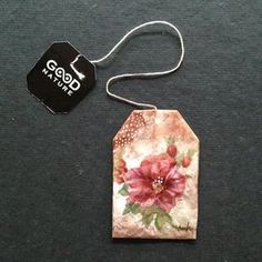 a tag that has flowers on it