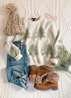 Christmas Jumper Outfit Aesthetic, Cold Holiday Outfits, Winter Outfits Cold Christmas, Christmas Sweater Outfit Cute, Cute Casual Christmas Outfits, Holiday Sweater Outfit, Christmas Jumper Outfit, Christmas Sweater Outfit, Cozy Crafts