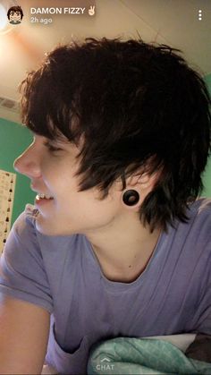 Brown Shaggy Hair Boy, Scene Guy Hair, Short Emo Haircuts For Guys, Male Scene Hair, Alternative Hairstyles Men, Black Mullet Men, Alt Haircut Men, Emo Hair Men, Emo Hair Boy